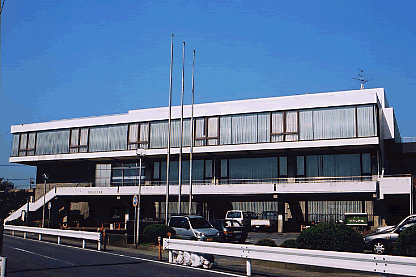 中央公民館を東側から見た全景
