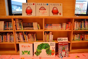 図書室本棚.JPG