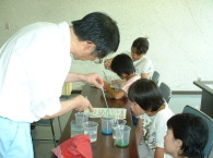 科学実験の様子