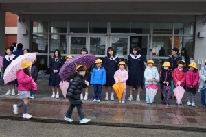 笠松小学校でのあいさつ運動の様子