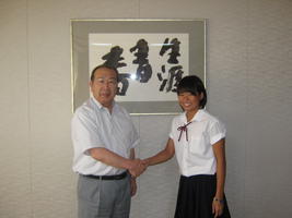 水谷さんと広江町長の写真