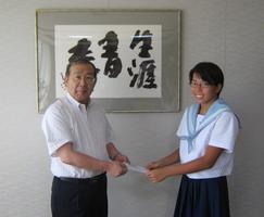 斉尾選手と広江町長の写真
