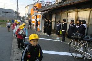 野垣美容室前