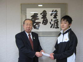 加藤選手と広江町長の写真