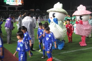 応援に駆けつけたかさまるくん・かさまるちゃん