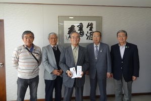 フジフレンズの選手の激励の写真