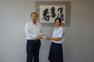 木部選手と広江町長の写真