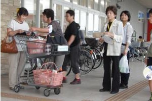 トミダヤ笠松店前の様子