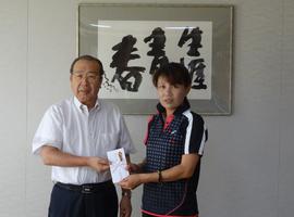松原選手と広江町長の写真