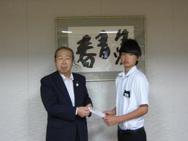 宮田選手と広江町長の写真