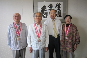 選手と広江町長の写真