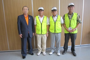 選手の皆さまと広江町長の写真