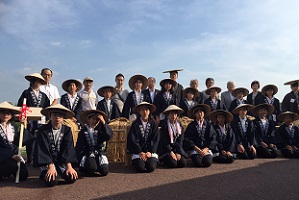 鮎鮨街道ウォークに参加した小中学生の写真
