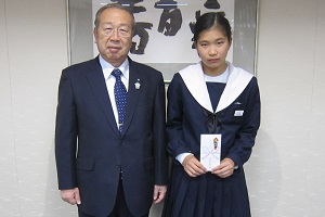 板橋選手と広江町長の写真