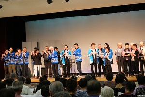 ステージ発表にておばばを合唱
