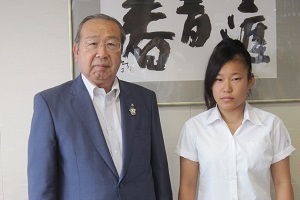 池野さんと広江町長の激励会の様子