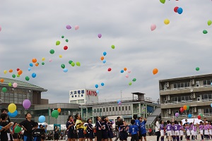 スポーツ少年団風船飛ばしの様子