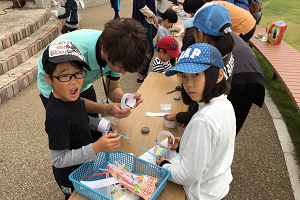 クラフトをする様子