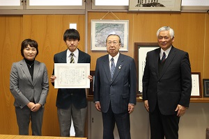 岐阜工業高等学校　校長室にて