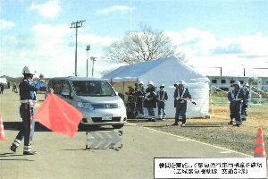検問を実施して緊急通行車両標章を確認