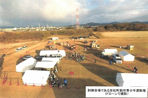 訓練会場である笠松町勤労青少年運動場（ドローンで撮影）