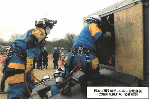 倒壊家屋を想定した救出救助訓練