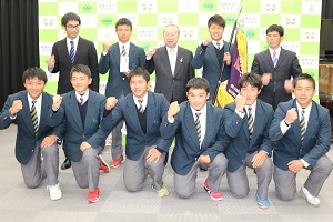 町長と選手の皆さんの激励会の様子
