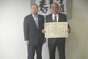 町長と厚見水防団団長櫻井さん