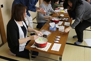 お粥の試食