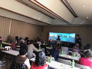 松枝地区交通安全教室　シミュレータ体験の様子
