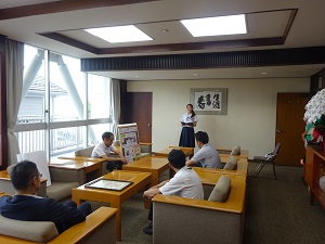 主張大会での発表を再演する様子
