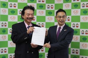 町長から委嘱状が交付されました