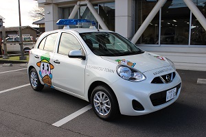 青色回転灯防犯パトロール車.jpg