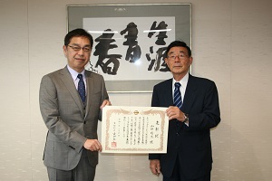 山田晴生さんと古田町長.jpg
