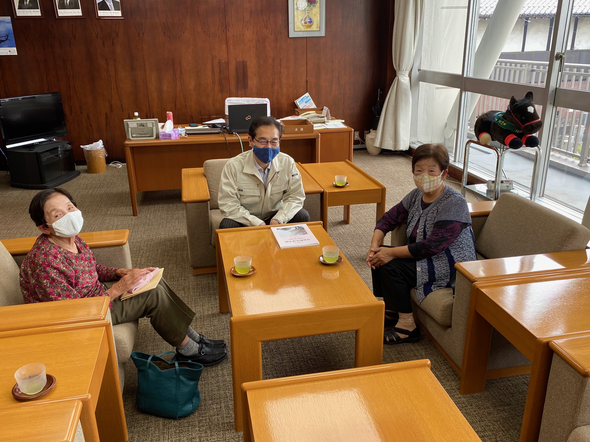 生活学校 服部さん・市川さんと古田町長.jpg