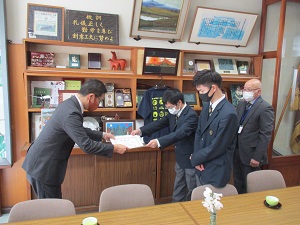 岐阜工業高校デザイン研究部.JPG