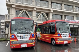 新しい２台のバス.jpg