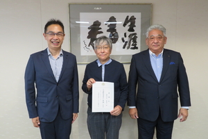 勅使川原委員、杉山委員、古田町長の報告会の様子.jpg