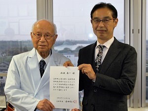 松波英一さんと町長