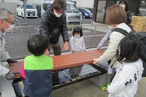 かまどベンチイベントの様子１.jpg