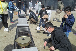 かまどベンチイベントの様子２.jpg