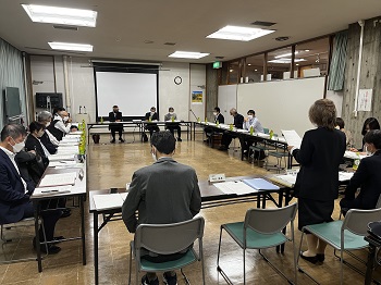 公民館運営審議会での検討の様子