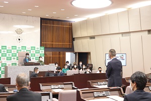 町長の講評の様子