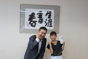 木村選手と町長の写真