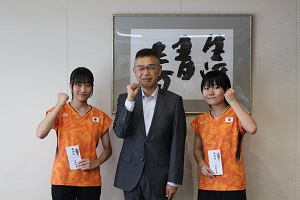 後藤さんと小山さんと町長の写真